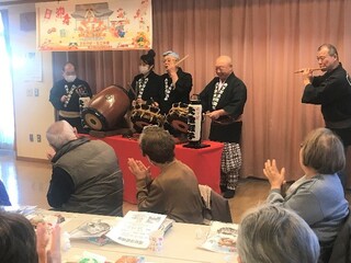 お囃子の演奏