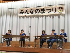 ウクレレの演奏