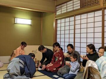参加者の皆さん、笑顔でお茶を楽しまれていました