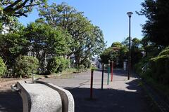 御所山公園下の広場の画像