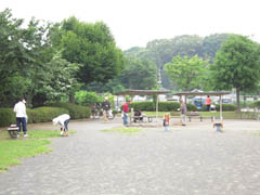 中屋敷中央公園での清掃の画像