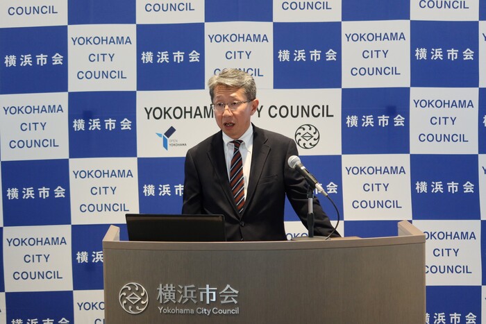 議長定例会報告の様子