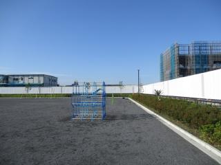 上倉田堀内前公園　ジャングルジム・ブランコ・鉄棒