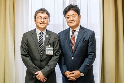 左より渋谷区長、堀尾正明氏、 の写真