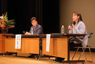 アドバイザーの酒井さんとの対談の写真